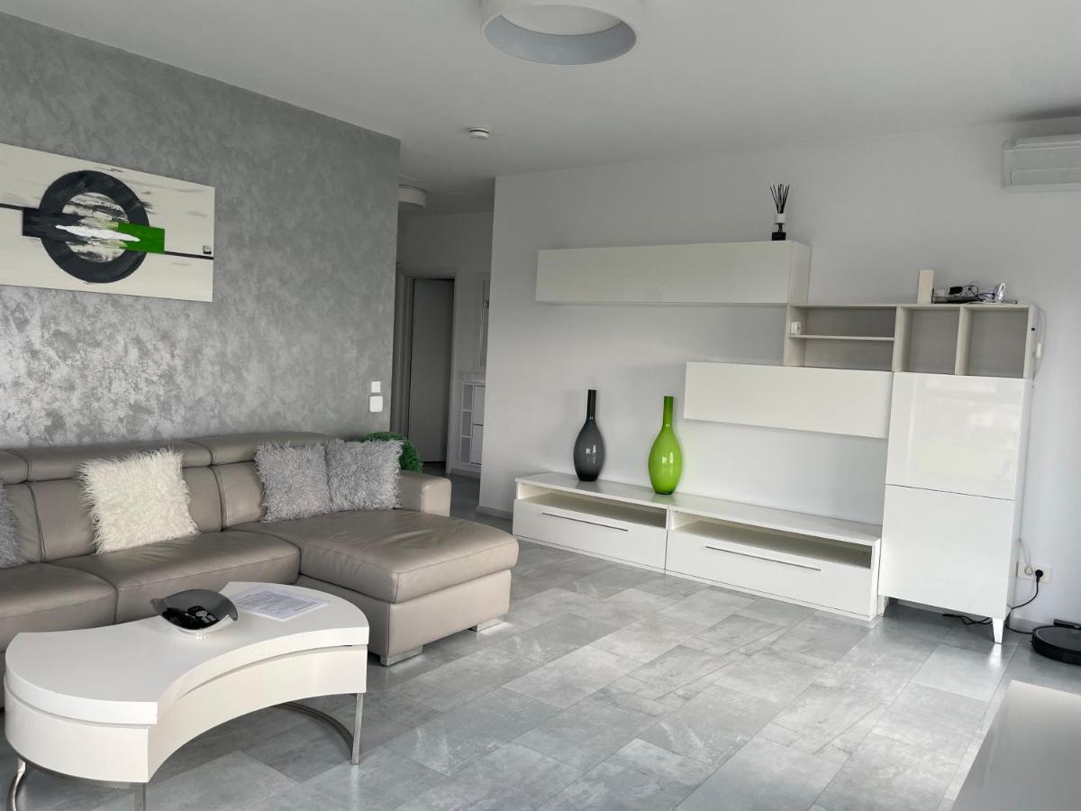 בוקרשט Luxury Westpark 2 Residence With Lake View מראה חיצוני תמונה