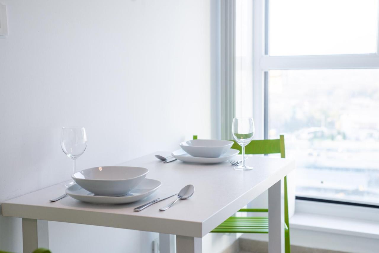 בוקרשט Luxury Westpark 2 Residence With Lake View מראה חיצוני תמונה